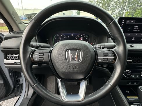 Used 2023 Honda Accord Touring image 6