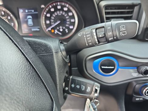 Used 2020 Hyundai Veloster 2.0 FWD image 19