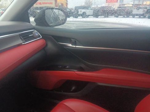 Used 2018 Toyota Camry XSE image 29