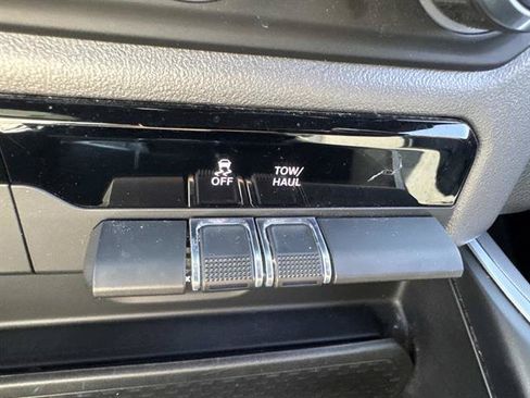 Used 2022 RAM 1500 Big Horn AWD/4WD image 18