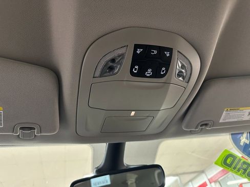 Certified 2024 Chrysler Pacifica Select image 34