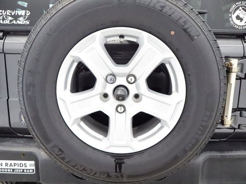 Certified 2022 Jeep Wrangler Unlimited Sport AWD/4WD image 18