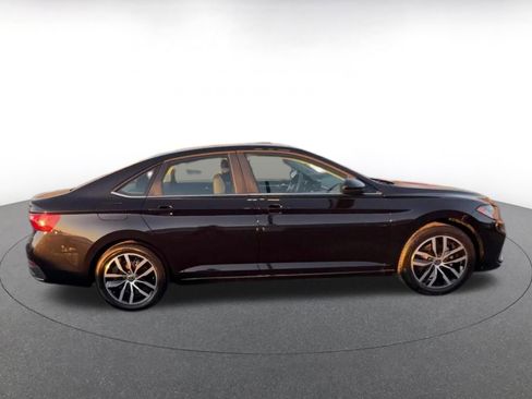 Used 2025 Volkswagen Jetta SE image 16