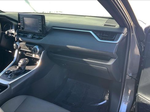 Used 2022 Toyota RAV4 SE image 21
