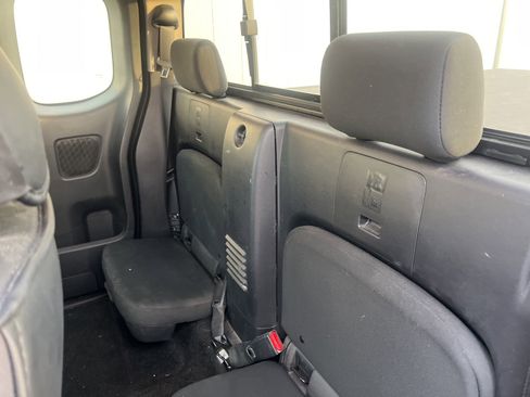 Used 2022 Nissan Frontier SV image 12