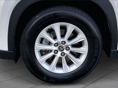 Used 2024 Toyota Grand Highlander XLE image 11