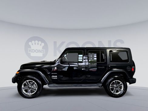 Used 2018 Jeep Wrangler Unlimited Sahara AWD/4WD image 2