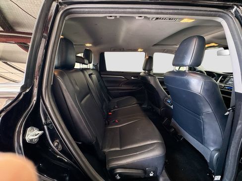Used 2018 Toyota Highlander Limited FWD image 30