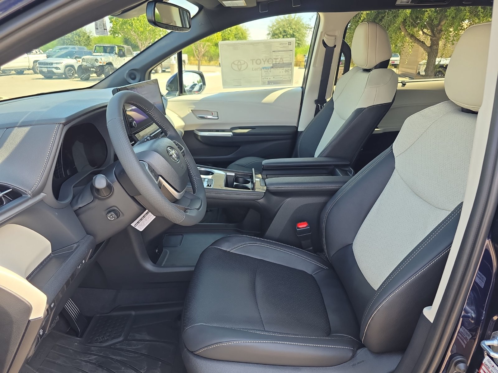 New 2026 Toyota Sienna Limited FWD image 11