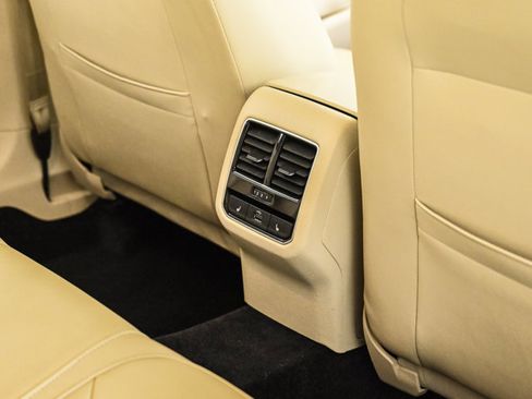 Used 2017 Volkswagen Passat 1.8T SEL Premium image 18