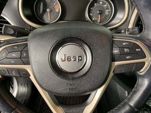 Used 2016 Jeep Cherokee Limited image 32