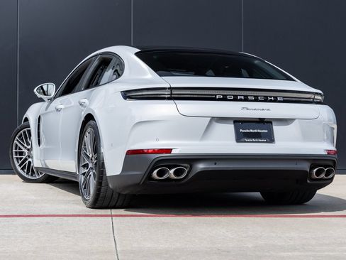 Certified 2026 Porsche Panamera RWD image 3