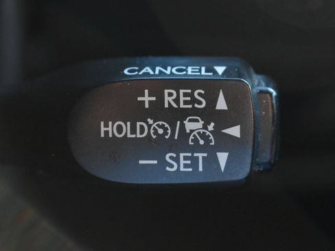 Used 2019 Toyota C-HR Limited FWD image 32