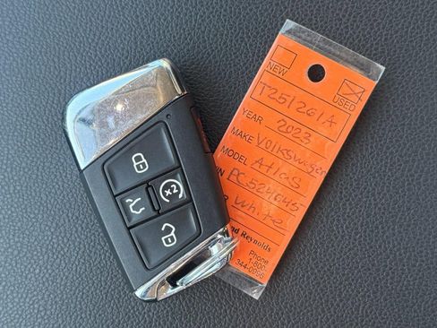 Used 2023 Volkswagen Atlas SE image 45