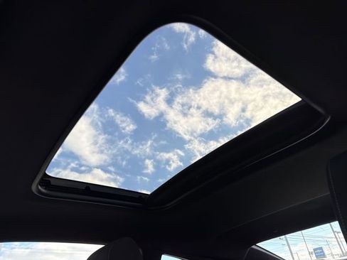 Certified 2022 Chevrolet Camaro LT w/ Technology Package image 23