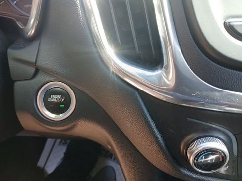 Used 2018 Chevrolet Equinox LT image 18