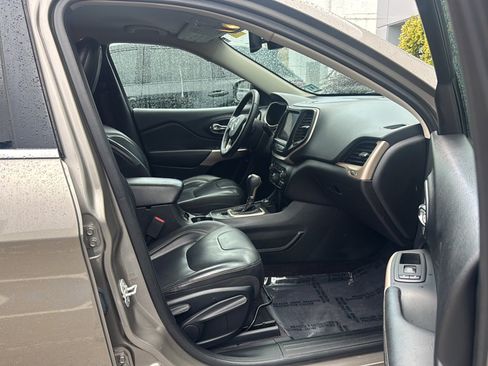 Used 2018 Jeep Cherokee Limited AWD/4WD image 14