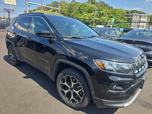 Used 2025 Jeep Compass Limited AWD/4WD image 2