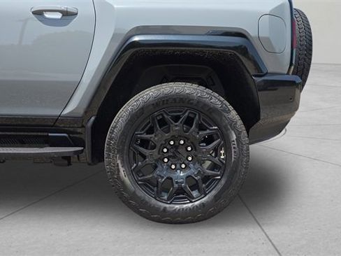 New 2025 GMC Hummer EV 2X image 32