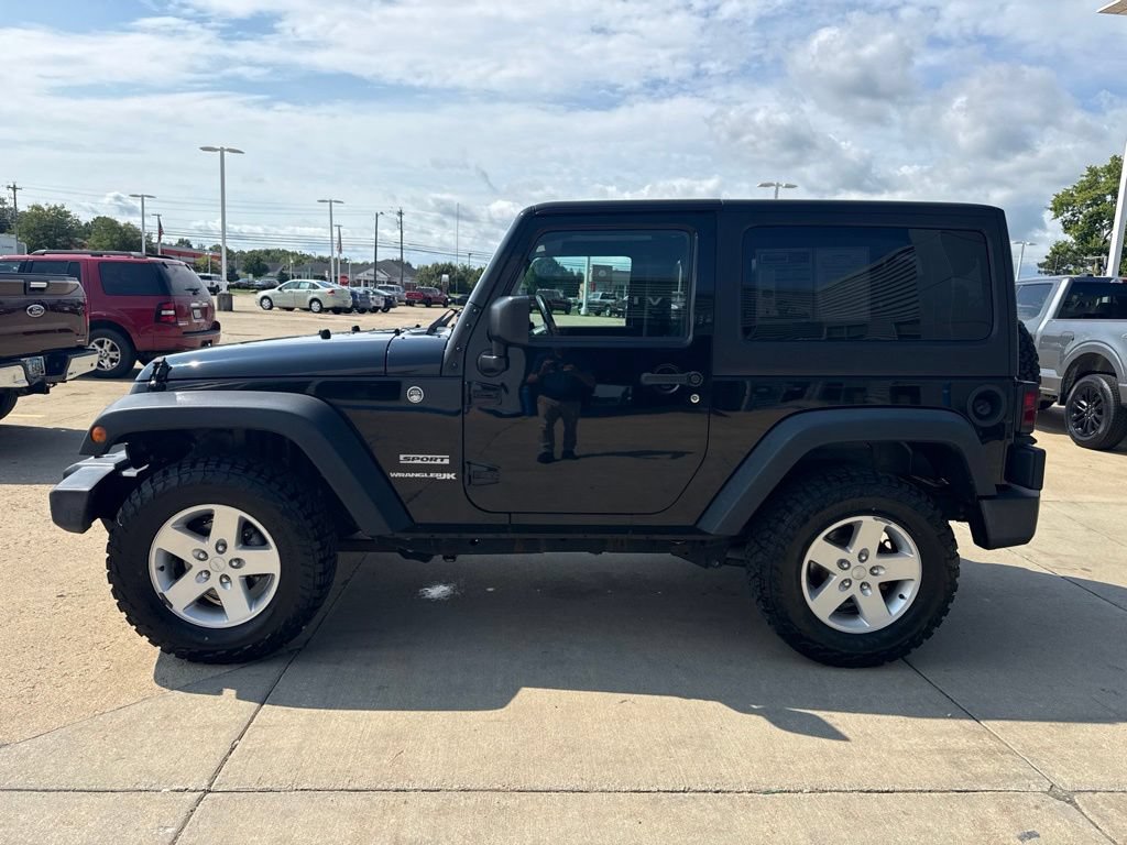 Used 2018 Jeep Wrangler Sport AWD/4WD image 3