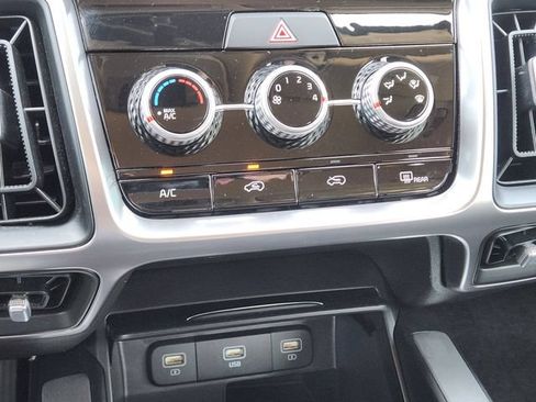 Certified 2023 Kia Sorento LX FWD image 19
