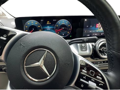 Used 2022 Mercedes-Benz GLB 250 4MATIC w/ Premium Package Lite image 39