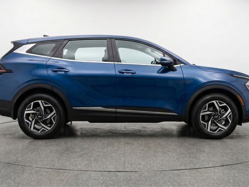 Used 2025 Kia Sportage LX image 11