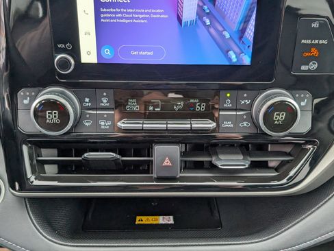 Used 2024 Toyota Highlander XLE image 29