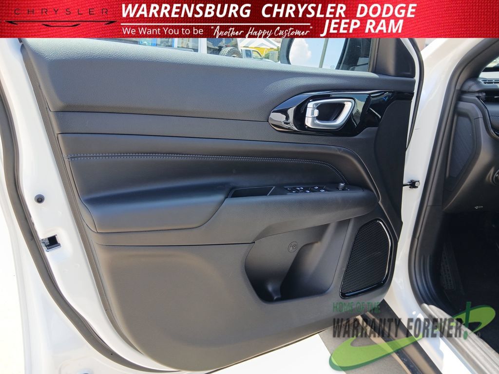 New 2026 Jeep Compass Latitude AWD/4WD image 12
