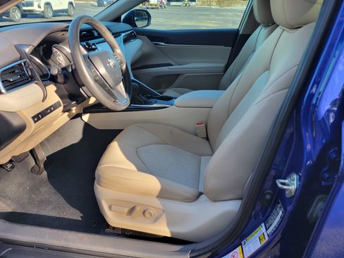 Used 2018 Toyota Camry LE image 30