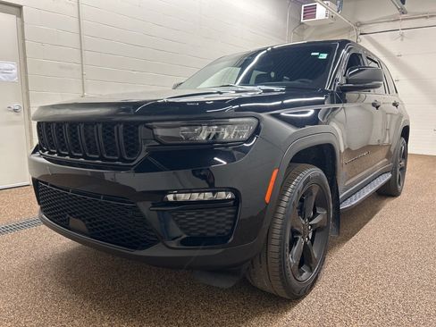 Used 2024 Jeep Grand Cherokee Limited w/ Black Appearance Package image 5