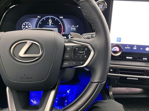 Used 2025 Lexus RX 350 Premium w/ Convenience Package FWD image 22