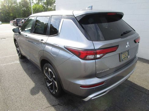 Used 2023 Mitsubishi Outlander SE image 6