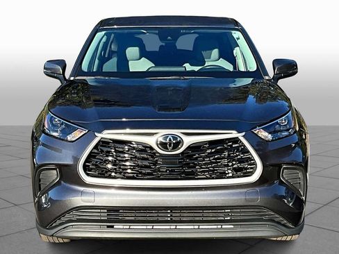Used 2023 Toyota Highlander L FWD image 4