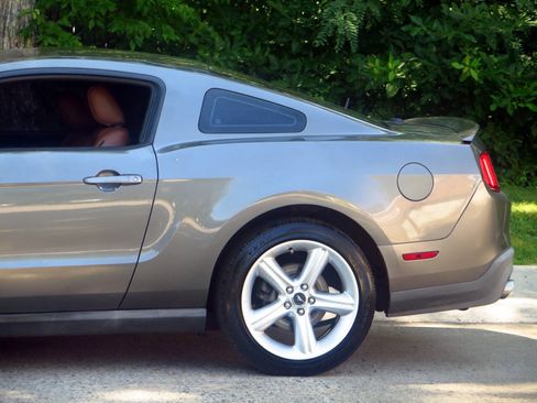 Used 2011 Ford Mustang GT Premium RWD image 19