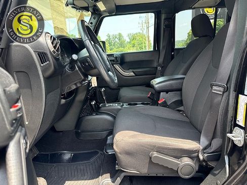 Used 2018 Jeep Wrangler Unlimited Sport S AWD/4WD image 11