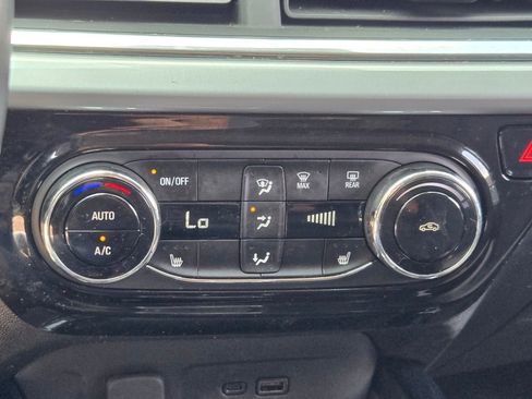 Used 2024 Chevrolet Trax LT w/ Driver Confidence Package FWD image 23