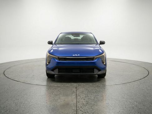 Used 2025 Kia K4 LXS FWD image 2