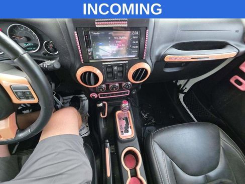 Used 2015 Jeep Wrangler Unlimited Rubicon w/ Connectivity Group AWD/4WD image 9