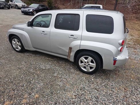 Used 2011 Chevrolet HHR LT image 8
