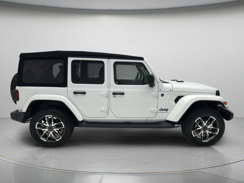 Used 2024 Jeep Wrangler Unlimited w/ Convenience Group AWD/4WD image 4