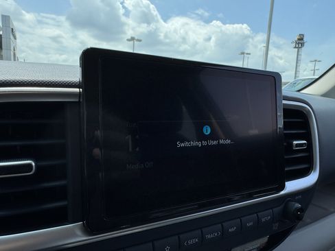 New 2025 Hyundai Venue Limited image 39