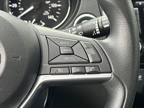 Used 2020 Nissan Rogue Sport SV image 25