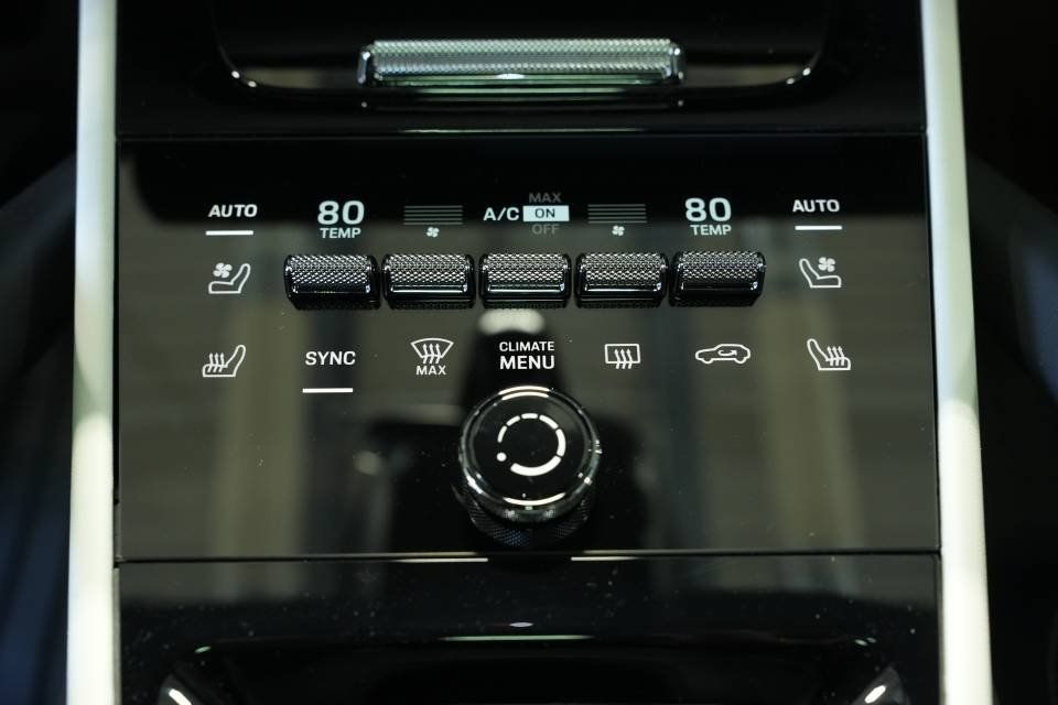Certified 2026 Porsche Cayenne AWD/4WD image 23