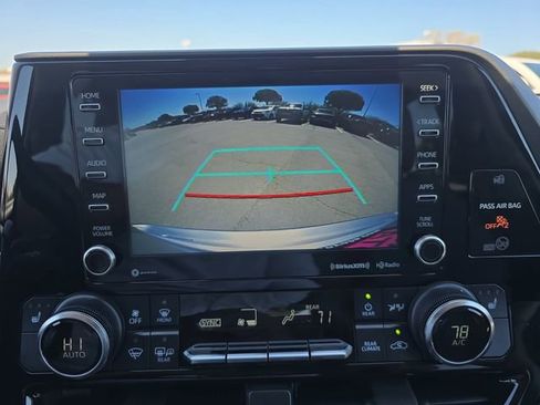 Used 2022 Toyota Highlander XLE image 24