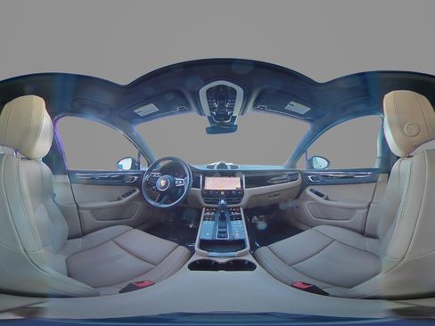 Used 2025 Porsche Macan image 30