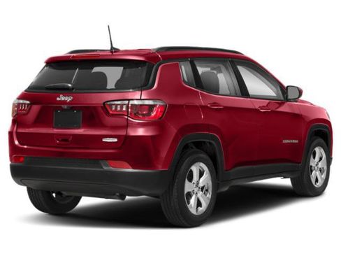 Used 2018 Jeep Compass Latitude w/ Popular Equipment Group AWD/4WD image 2
