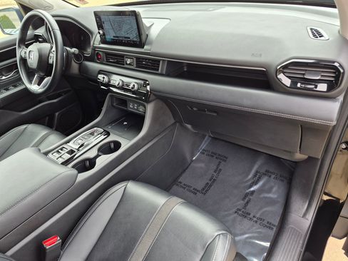 Certified 2023 Honda Pilot Touring image 32