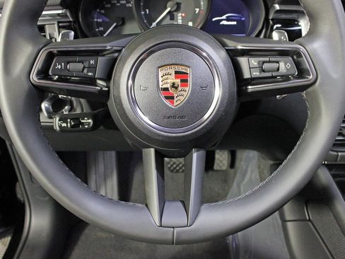 Used 2025 Porsche Macan image 22