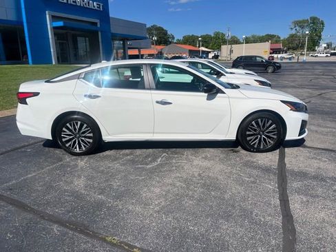 Used 2025 Nissan Altima 2.5 SV FWD image 8